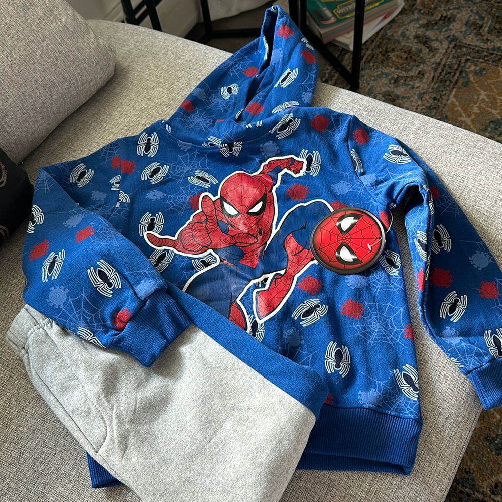 New with tags 6 year old Spider-Man Marvel set sweatpants + hoodie